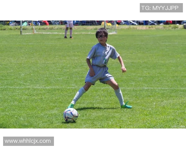 足球明星个人摆拍视频揭秘他们的训练生活与场外趣事